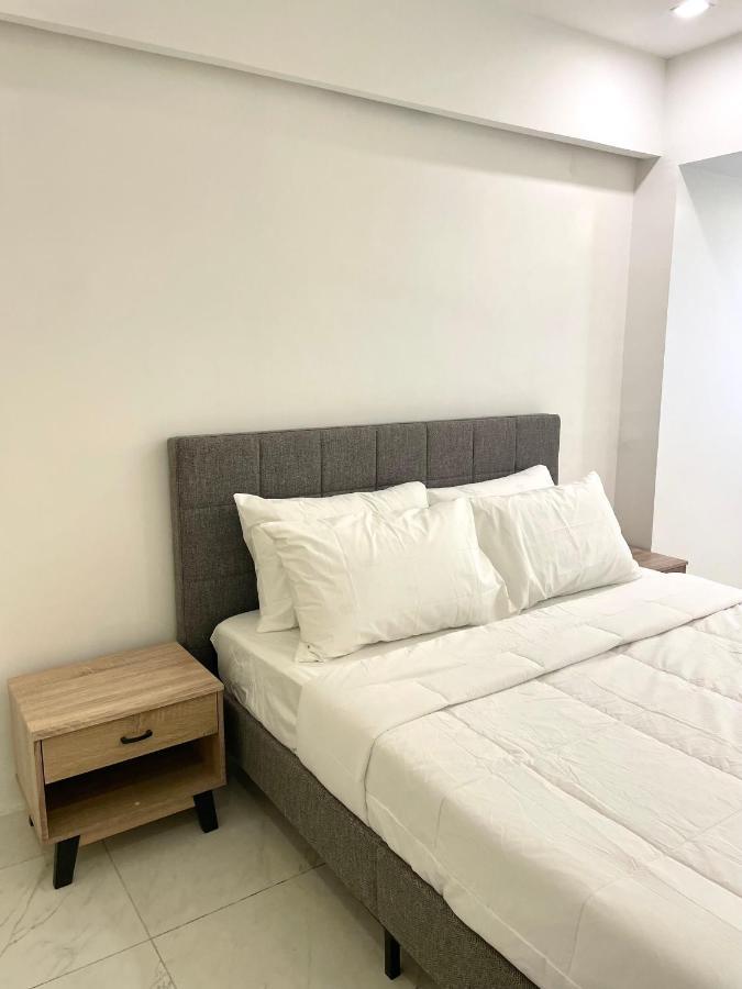 Burgundy Guest Suite Manila Exterior foto